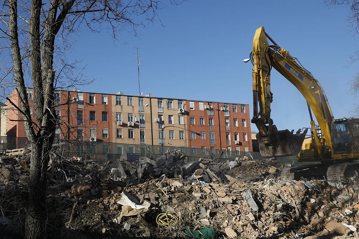 Los últimos de la A-5: las obras de soterramiento obligan a la expropiación y demolición de viviendas centenarias donde residían siete familias